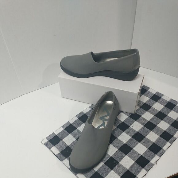 ANNE KLEIN SPORT WOMANS SHOES SLIP-ON SNEAKERS WEDGE GRAY 9.5M - Picture 1 of 11